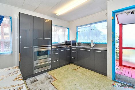 Photo of property in 1 Trengove Place, West Harbour, Auckland, 0618