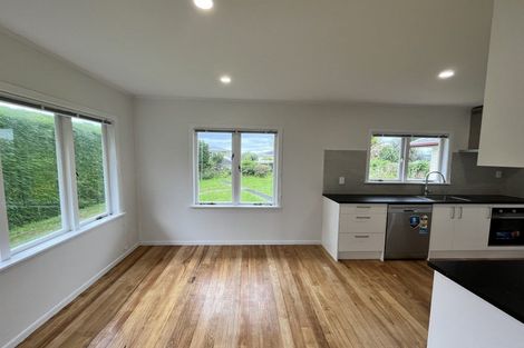 Photo of property in 50 Farquhar Road, Glendene, Auckland, 0602