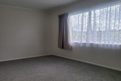 Photo of property in 2/13 Dolbear Street, Titirangi, Auckland, 0604