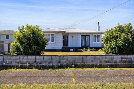 Photo of property in 8 Pacey Avenue, Hawera, 4610