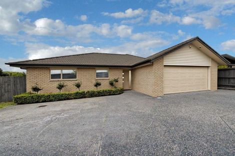 Photo of property in 15 Murray Becroft Avenue, Henderson Valley, Auckland, 0612