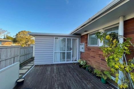 Photo of property in 1/10 Ballater Place, Highland Park, Auckland, 2010