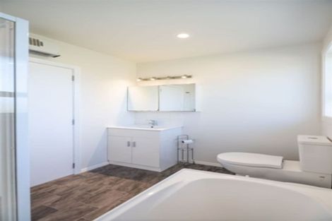 Photo of property in 30 Dickson Crescent, Hornby, Christchurch, 8042