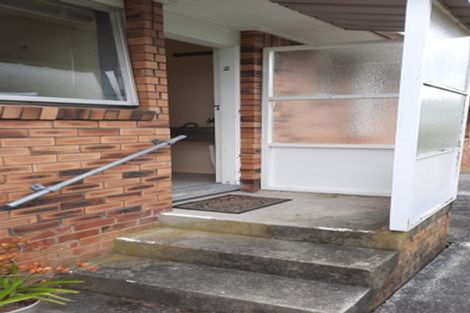 Photo of property in 2/200 Edmonton Road, Te Atatu South, Auckland, 0610