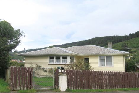 Photo of property in 4 Turkington Street, Tawa, Wellington, 5028