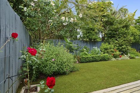 Photo of property in 13a Horotutu Road, Greenlane, Auckland, 1061
