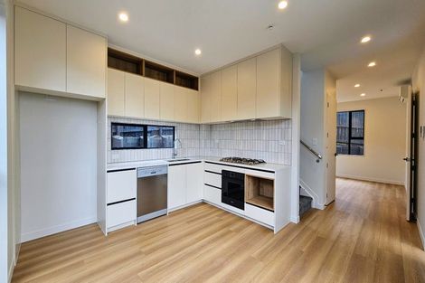 Photo of property in 7b Lewisham Street, Highland Park, Auckland, 2010