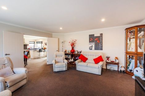 Photo of property in 14 Lorenzo Place, Kelvin Grove, Palmerston North, 4414
