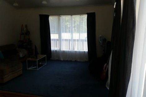 Photo of property in 19 Holmes Grove, Naenae, Lower Hutt, 5011