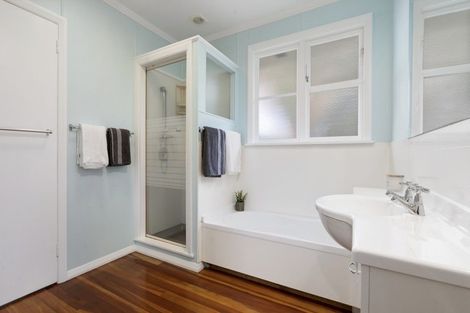 Photo of property in 39 Turakina Street, Merrilands, New Plymouth, 4312