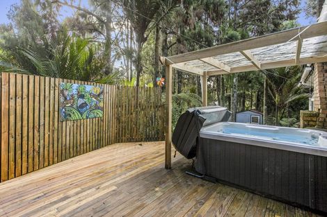 Photo of property in 208 Woodlands Park Road, Titirangi, Auckland, 0604