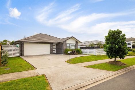 Photo of property in 4 Aporo Drive, Kumeu, 0810