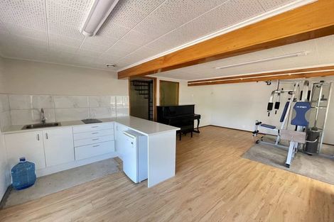 Photo of property in 28 Harrybrook Road, Green Bay, Auckland, 0604