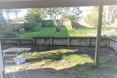 Photo of property in 1/1 Cheval Drive, Totara Vale, Auckland, 0629