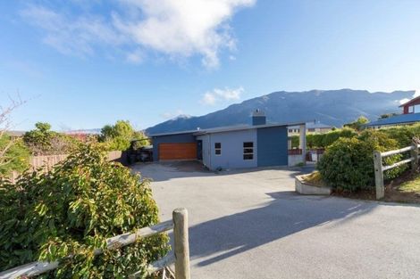 Photo of property in 8 Moraine Place, Lake Hawea, Wanaka, 9382
