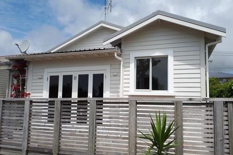Photo of property in 22 Bulteel Street, New Plymouth, 4310
