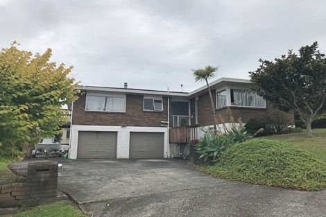 Photo of property in 2 Anure Place, Highland Park, Auckland, 2010