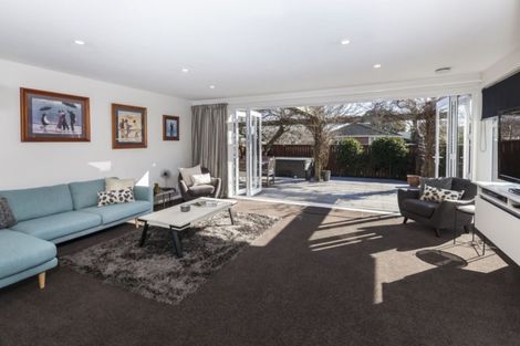 Photo of property in 14 Oakfield Street, Burnside, Christchurch, 8053