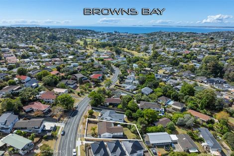 Photo of property in 38 John Downs Drive, Browns Bay, Auckland, 0630
