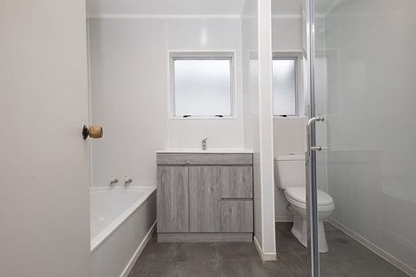 Photo of property in 18 Sarona Avenue, Glen Eden, Auckland, 0602