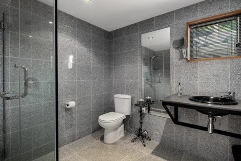 Photo of property in 136 Wynyard Crescent, Fernhill, Queenstown, 9300