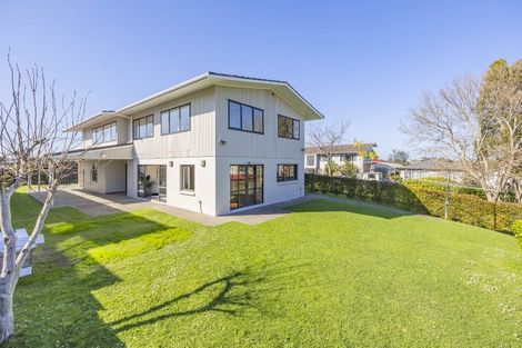 Photo of property in 13 Knightsbridge Drive, Forrest Hill, Auckland, 0620