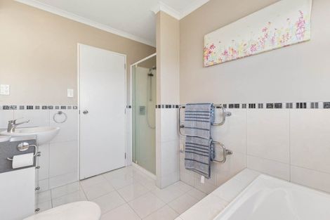 Photo of property in 39 Stranraer Crescent, Wattle Downs, Auckland, 2103
