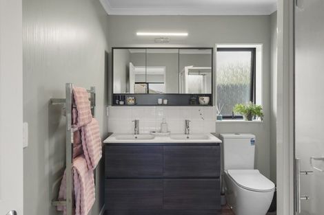 Photo of property in 28 Madison Street, Cambridge, 3434