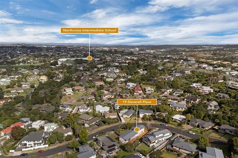 Photo of property in 19 Deverell Place, Northcross, Auckland, 0632