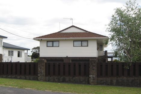 Photo of property in 4 De Luen Avenue, Tindalls Beach, Whangaparaoa, 0930
