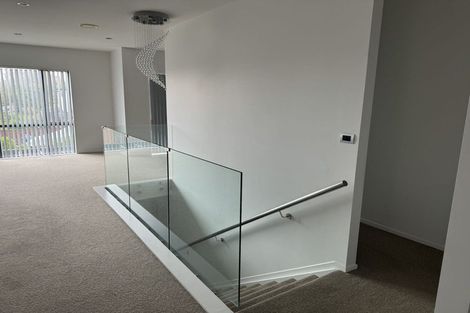 Photo of property in 30 Midhurst Avenue, Henderson, Auckland, 0612