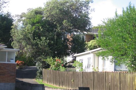 Photo of property in 2/10 Ondine Place, Glenfield, Auckland, 0629
