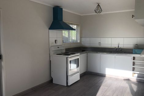 Photo of property in 2/25 Edgware Road, West Harbour, Auckland, 0618