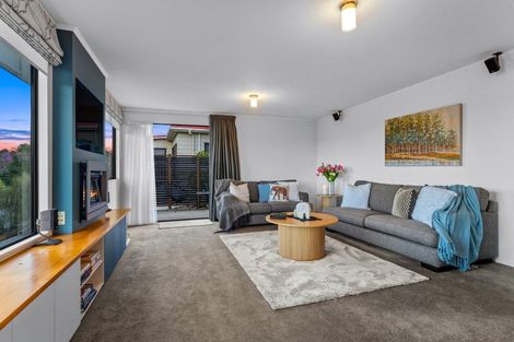 Photo of property in 15 Tableau Place, Totara Vale, Auckland, 0629