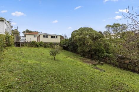 Photo of property in 207 Miromiro Road, Normandale, Lower Hutt, 5010