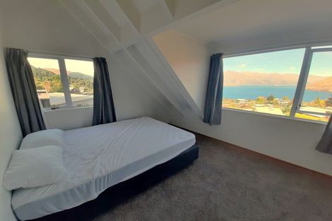 Photo of property in 32 Avalon Crescent, Fernhill, Queenstown, 9300