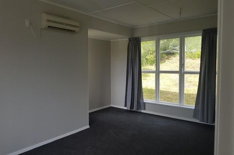 Photo of property in 2a-2b Devon Place, Cannons Creek, Porirua, 5024