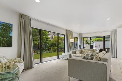 Photo of property in 13a Horotutu Road, Greenlane, Auckland, 1061