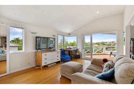 Photo of property in 1/14 Kiteroa Terrace, Rothesay Bay, Auckland, 0630
