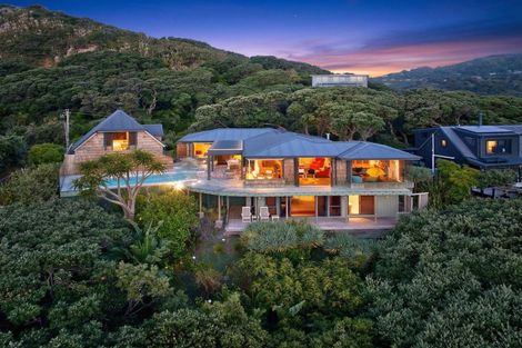 Photo of property in 24 Garden Road, Piha, 0772