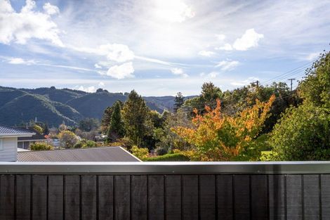 Photo of property in 8 Vista Crescent, Maoribank, Upper Hutt, 5018