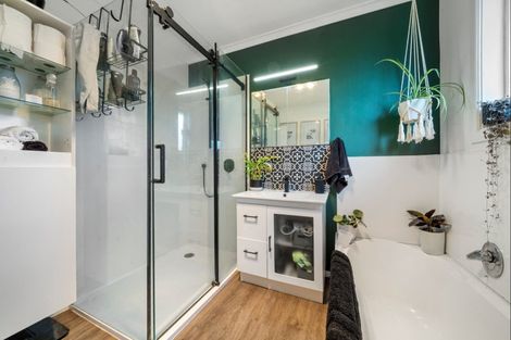 Photo of property in 33e Sanders Avenue, Westown, New Plymouth, 4310