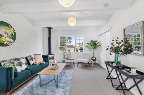 Photo of property in 116 Akaroa Drive, Maupuia, Wellington, 6022