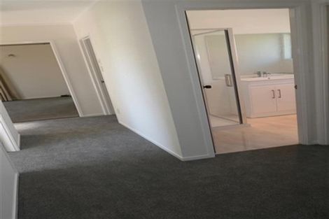 Photo of property in 121 Chivalry Road, Glenfield, Auckland, 0629