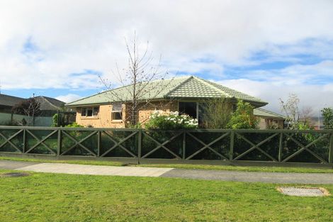 Photo of property in 8 Abby Road, Fitzherbert, Palmerston North, 4410