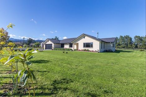Photo of property in 398a Tararua Road, Levin, 5571