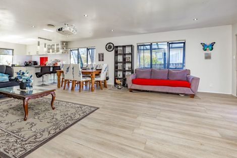 Photo of property in 1/52 Sikkim Crescent, Clover Park, Auckland, 2019