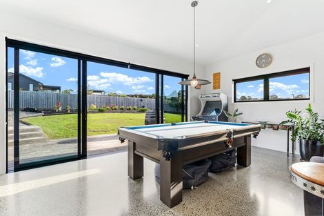 Photo of property in 7 Laguna Place, Matakatia, Whangaparaoa, 0930