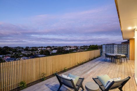 Photo of property in 9a Lemont Place, Westown, New Plymouth, 4310