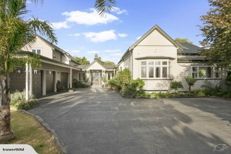 Photo of property in 186 Boord Crescent, Kumeu, 0891